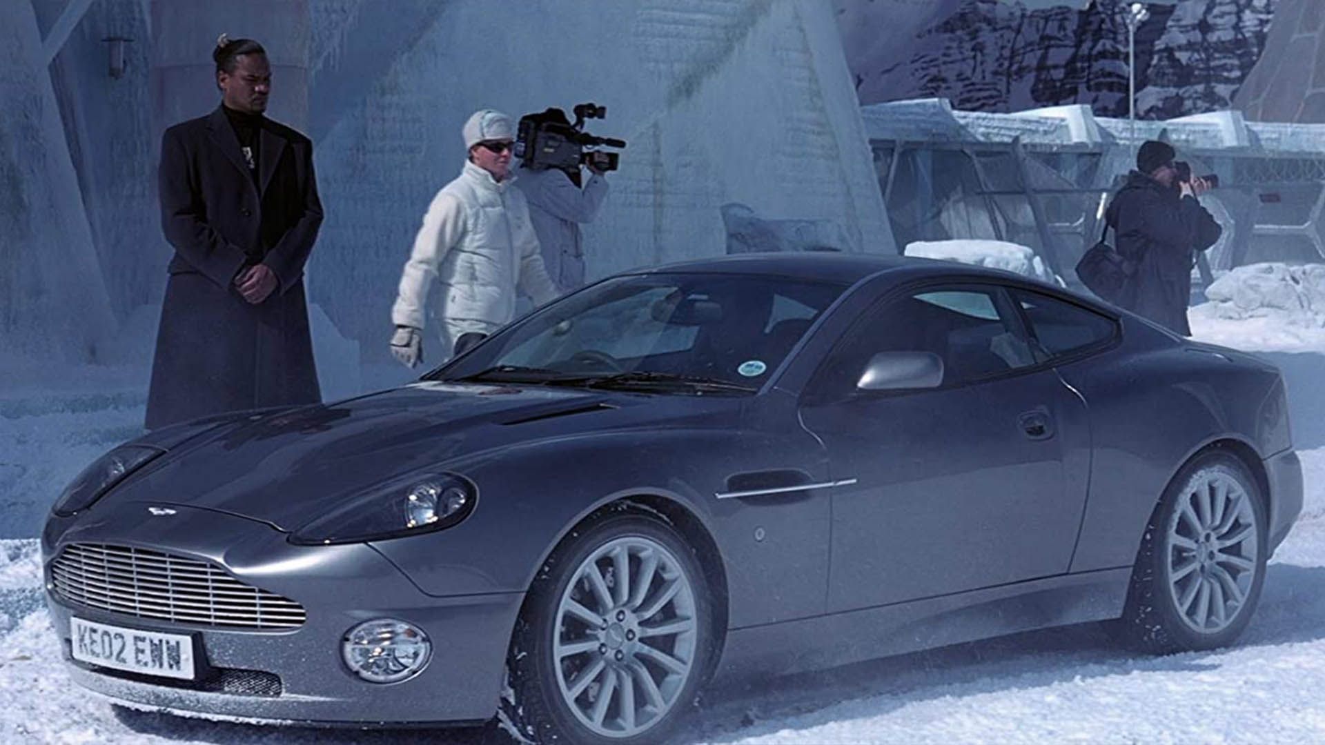 خودروی aston martin v12 در فیلم جیمز باند