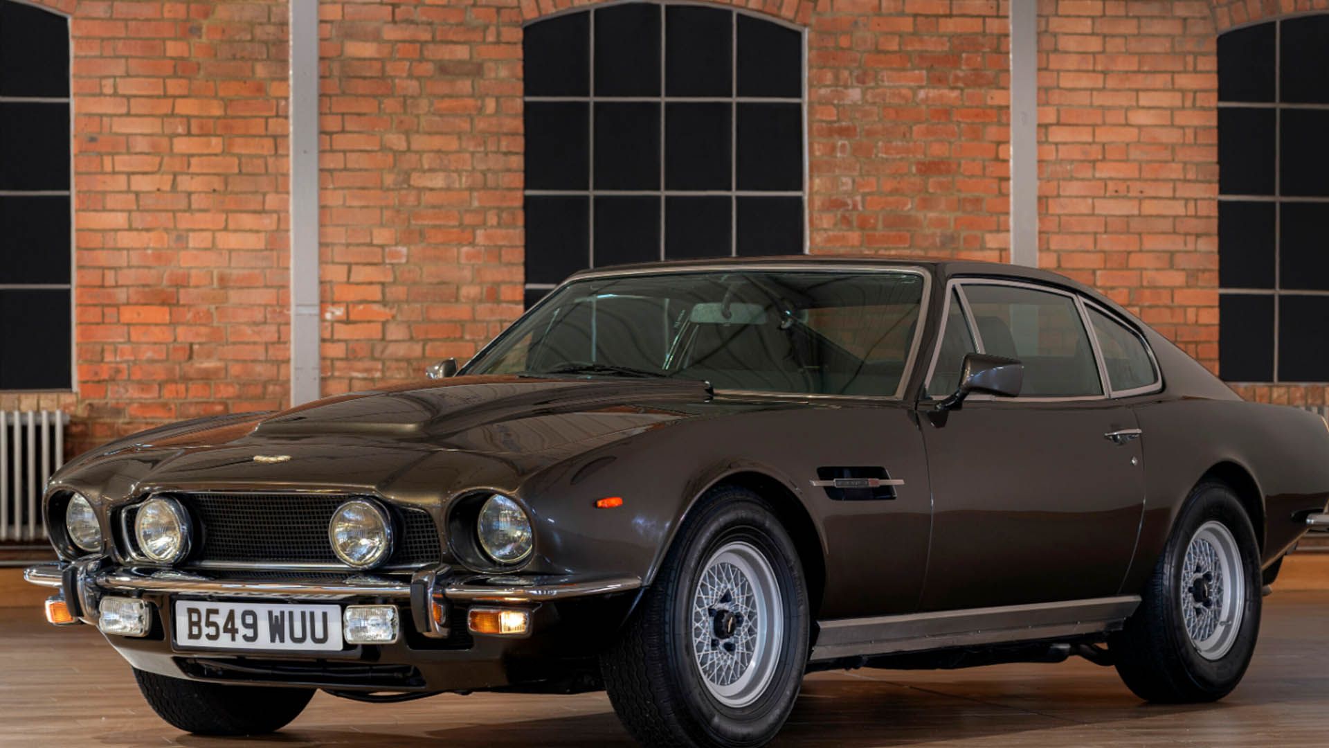 خودروی aston martin v8 در فیلم جیمز باند