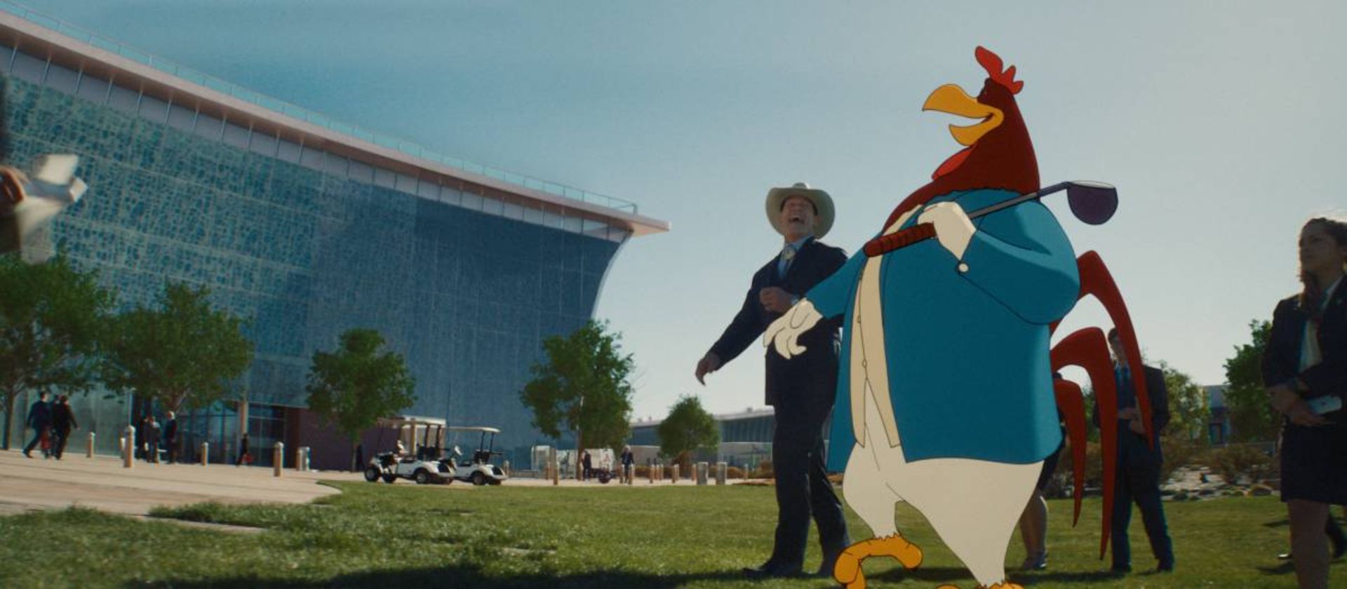 جان سینا و شخصیت خروس Foghorn Leghorn در فیلم کایوت در برابر اکمی