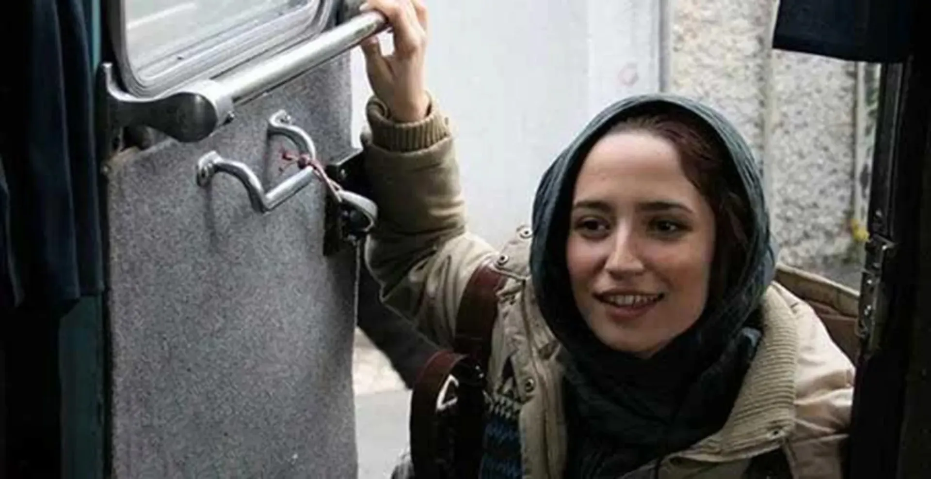 نمایی از فیلم تنها دو بار زندگی می کنیم