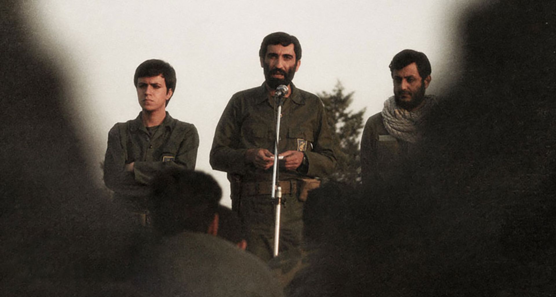 نمایی از فیلم ایستاده در غبار
