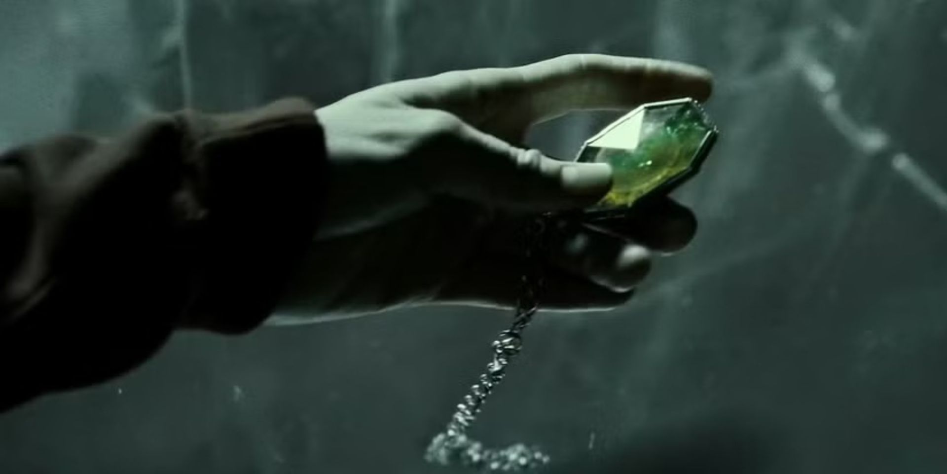 هری پاتر و Horcruxes در دست