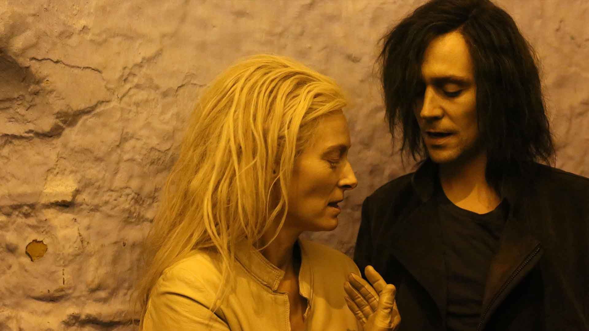 تام هیدلستون و تیلدا سوئینتن در فیلم Only Lovers Left Alive
